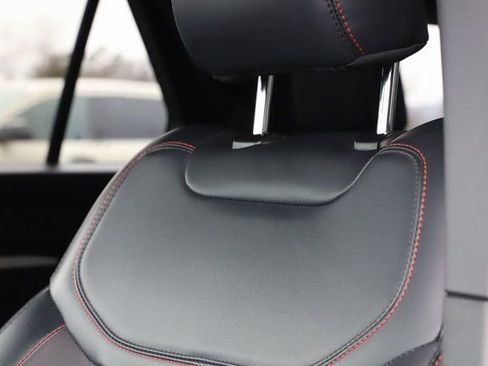 Used 2025 Ford Explorer ST-Line w/ ST-Line Street Pack image 16