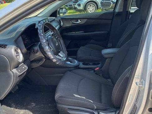 Used 2019 Kia Forte LXS FWD image 5