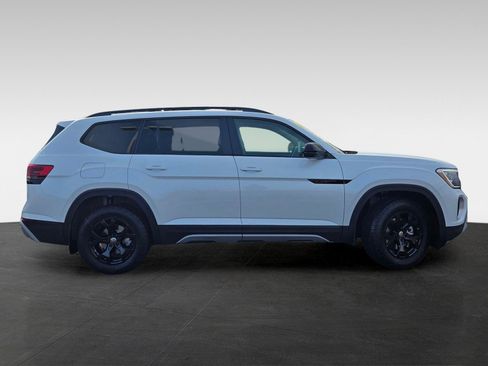 New 2026 Volkswagen Atlas Peak Edition image 4