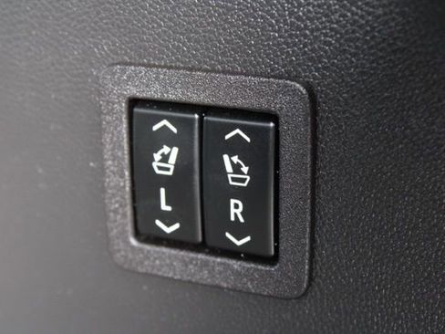 Used 2022 Buick Enclave Premium image 26