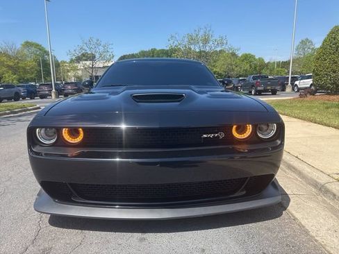 Used 2018 Dodge Challenger SRT Hellcat image 2