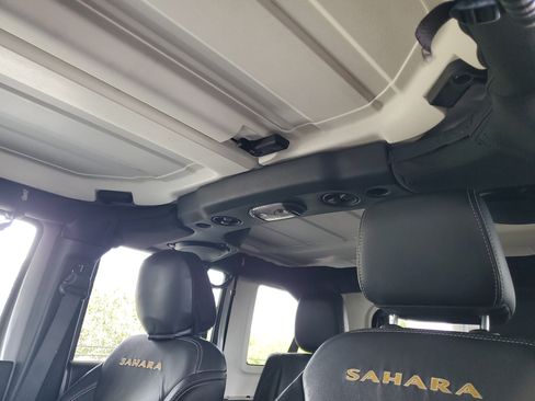 Used 2014 Jeep Wrangler Unlimited Sahara w/ Dual Top Group AWD/4WD image 19