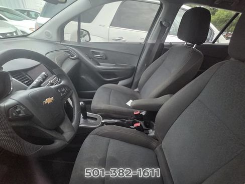 Used 2022 Chevrolet Trax LS w/ Tint and Cruise Package AWD/4WD image 8