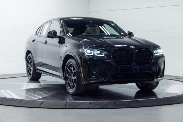 Certified 2023 BMW X4 xDrive30i w/ M Sport Package AWD/4WD image 4
