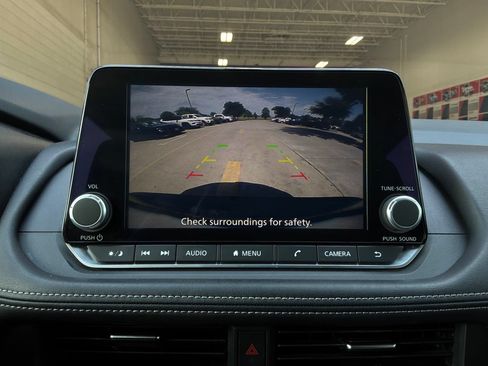 Used 2025 Nissan Rogue SV FWD image 31