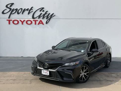Used 2024 Toyota Camry SE w/ Convenience Package FWD image 1