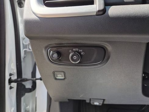 Used 2024 GMC Terrain SLE w/ Driver Convenience Package FWD image 17
