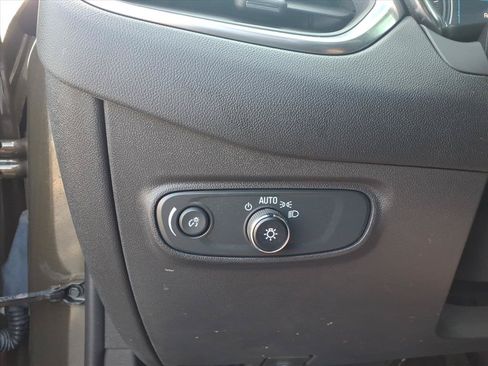 Used 2024 Chevrolet Equinox LT FWD image 17
