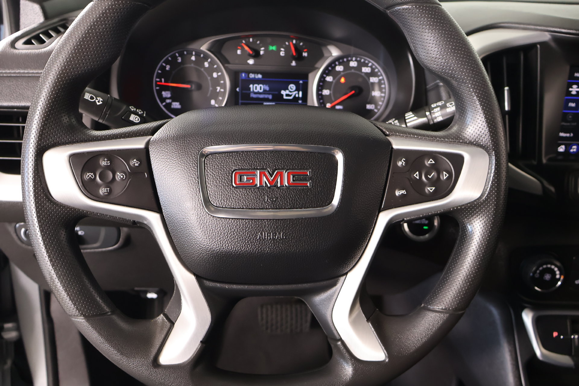 Used 2024 GMC Terrain SLE AWD/4WD image 3