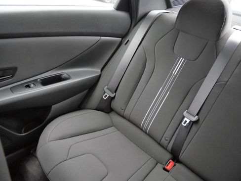 Certified 2025 Hyundai Elantra Sport image 12