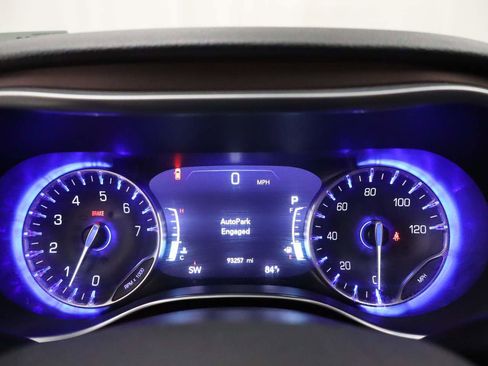 Used 2020 Chrysler Pacifica Limited image 7