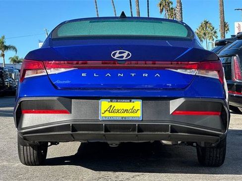 Certified 2025 Hyundai Elantra SE image 5