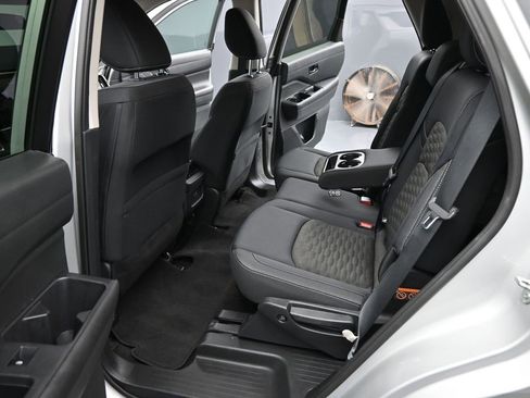 Used 2024 Nissan Pathfinder SV image 15