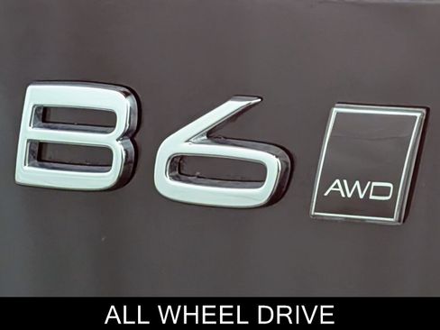 Used 2024 Volvo V90 B6 Cross Country Plus w/ Climate Package image 11