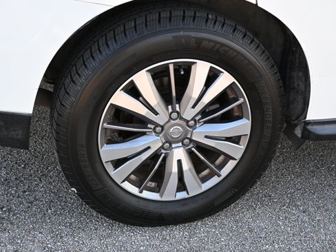 Used 2019 Nissan Pathfinder SV FWD image 5