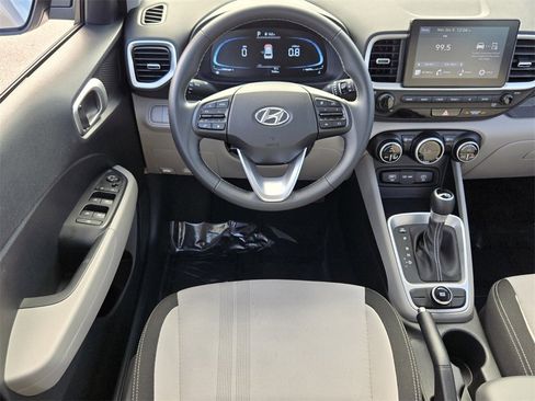 Certified 2025 Hyundai Venue SEL image 14