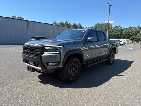 Used 2025 Nissan Frontier PRO-4X AWD/4WD image 2