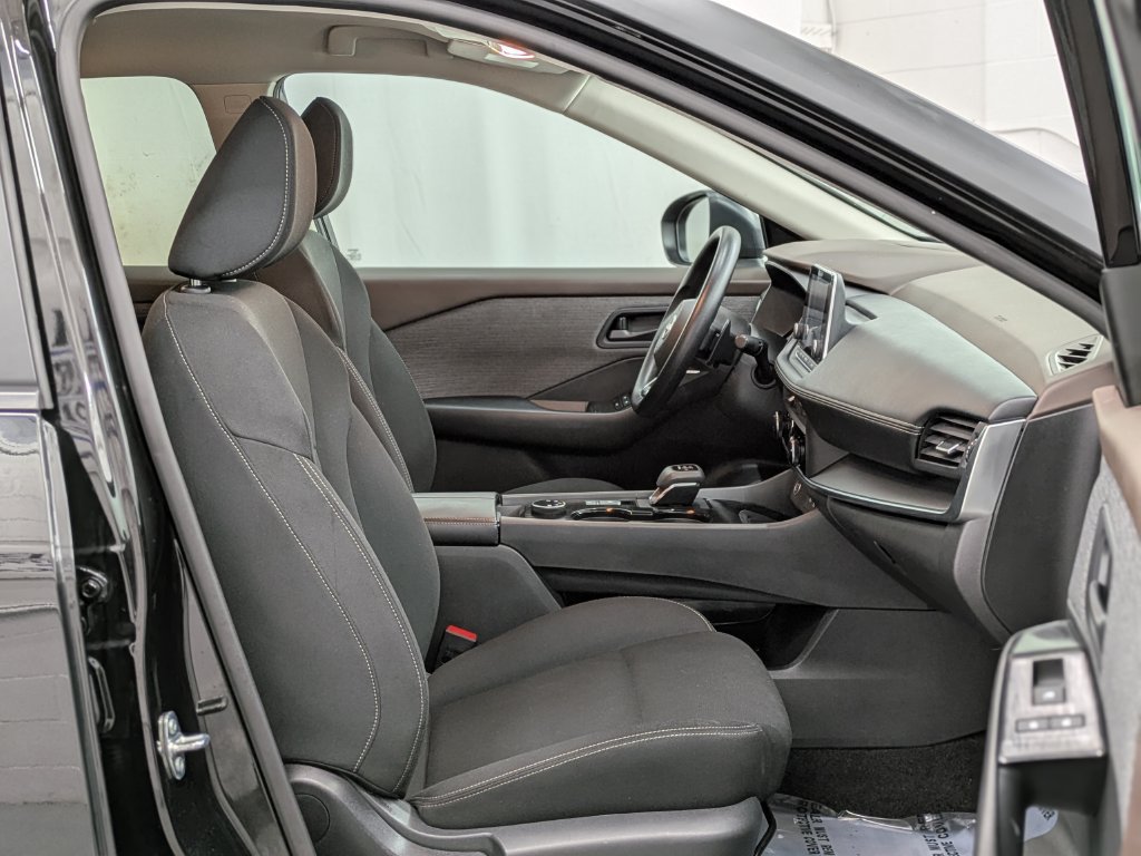 Used 2023 Nissan Rogue S AWD/4WD image 14