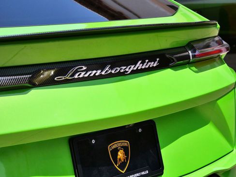 Used 2023 Lamborghini Urus Performante AWD/4WD image 25
