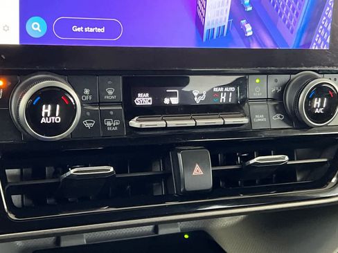 Used 2023 Toyota Highlander XLE image 23