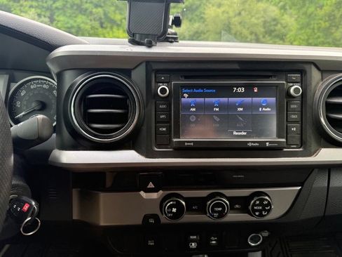 Used 2018 Toyota Tacoma SR5 RWD image 12