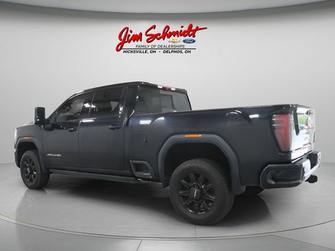 Used 2025 GMC Sierra 2500 AT4 w/ Technology Package AWD/4WD image 4
