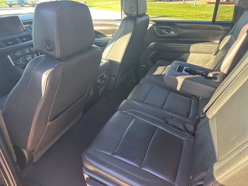 Used 2023 Chevrolet Suburban LT image 12