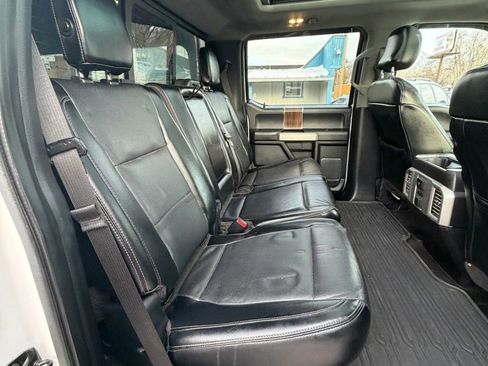 Used 2015 Ford F150 Lariat w/ Equipment Group 502A Luxury AWD/4WD image 18