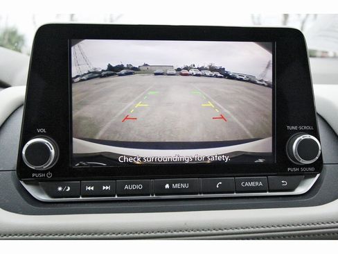 Used 2023 Nissan Rogue SV image 9