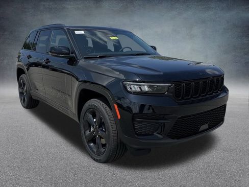 New 2025 Jeep Grand Cherokee 4WD image 2