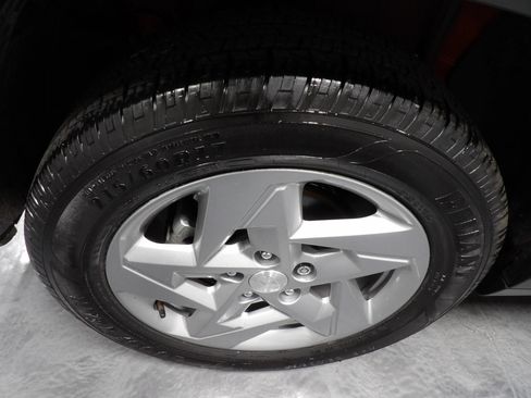 Used 2025 Hyundai Kona SE FWD image 24