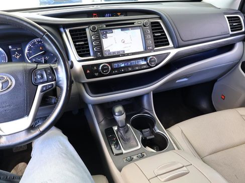 Used 2018 Toyota Highlander Limited Platinum FWD image 47