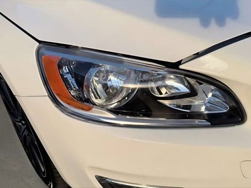 Used 2017 Volvo S60 T5 Inscription image 10