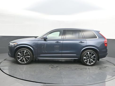 Certified 2022 Volvo XC90 T6 Momentum image 2
