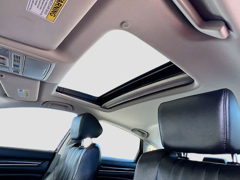Used 2022 Honda Accord Touring image 22