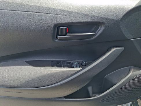 Used 2025 Toyota Corolla LE FWD image 12