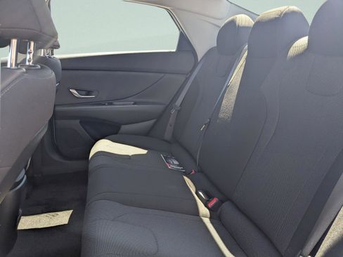 New 2025 Hyundai Elantra SE image 12