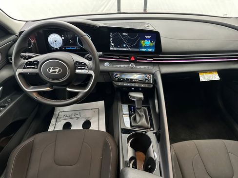 Used 2025 Hyundai Elantra SEL w/ Cargo Package FWD image 21