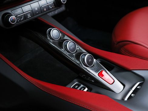 Certified 2019 Ferrari Portofino image 40