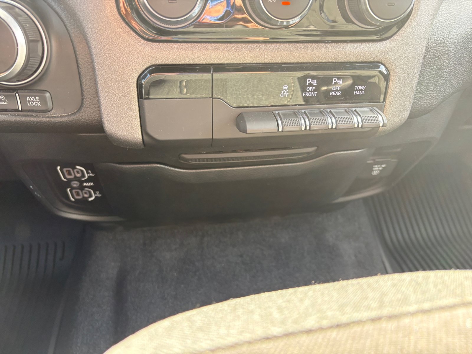 Used 2025 RAM 1500 Warlock AWD/4WD image 19