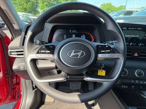 Certified 2025 Hyundai Elantra SE FWD image 12