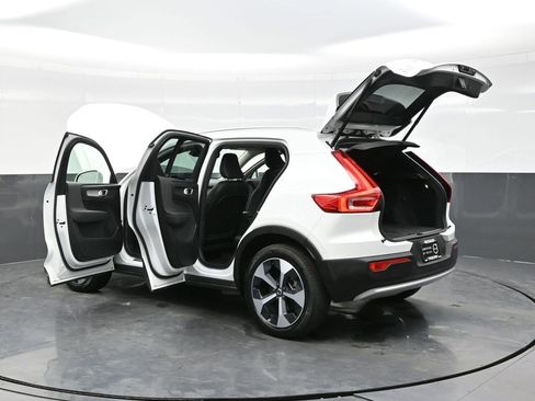 Used 2025 Volvo XC40 B5 Plus AWD/4WD image 46