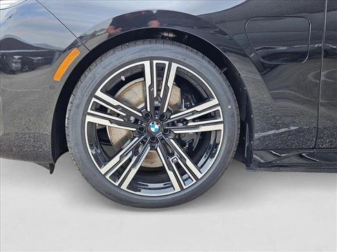 New 2025 BMW 750e xDrive image 9