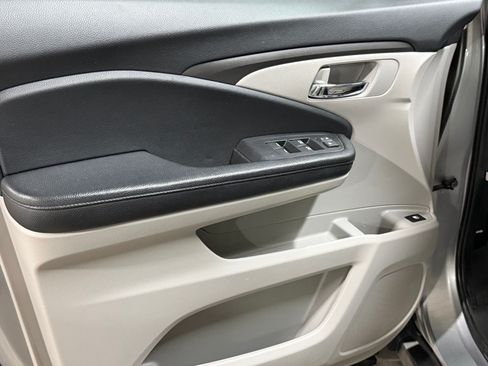 Used 2020 Honda Pilot LX image 11