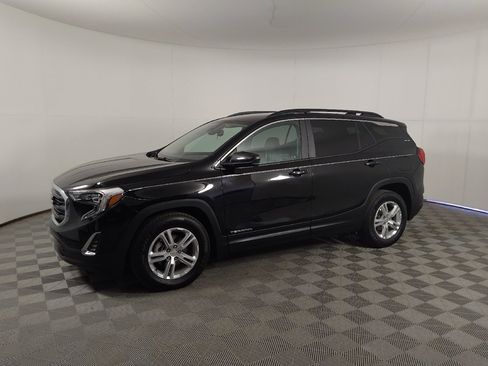 Used 2021 GMC Terrain SLE w/ Driver Convenience Package FWD image 2