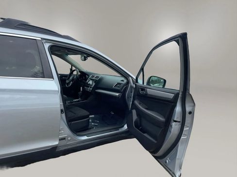 Used 2017 Subaru Outback 2.5i Premium image 20