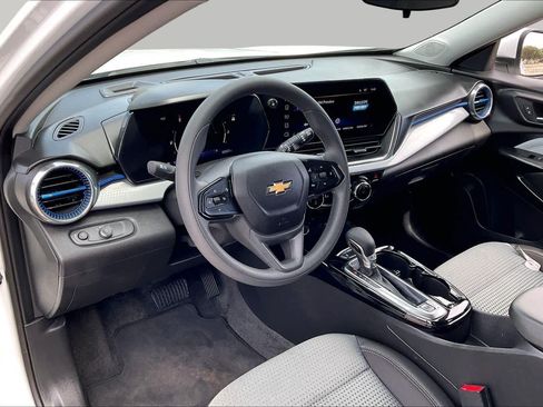 Used 2026 Chevrolet Trax LT FWD image 17
