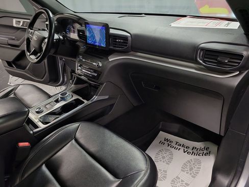 Used 2020 Ford Explorer XLT w/ Equipment Group 202A image 25