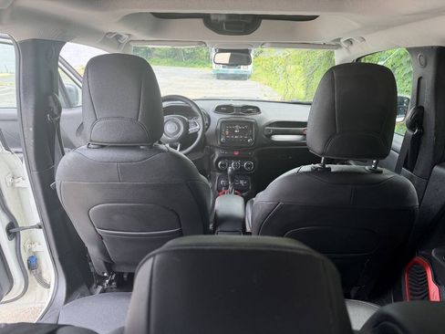 Used 2016 Jeep Renegade Trailhawk w/ Premium Trailhawk Package AWD/4WD image 9