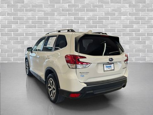 Used 2022 Subaru Forester Premium image 3
